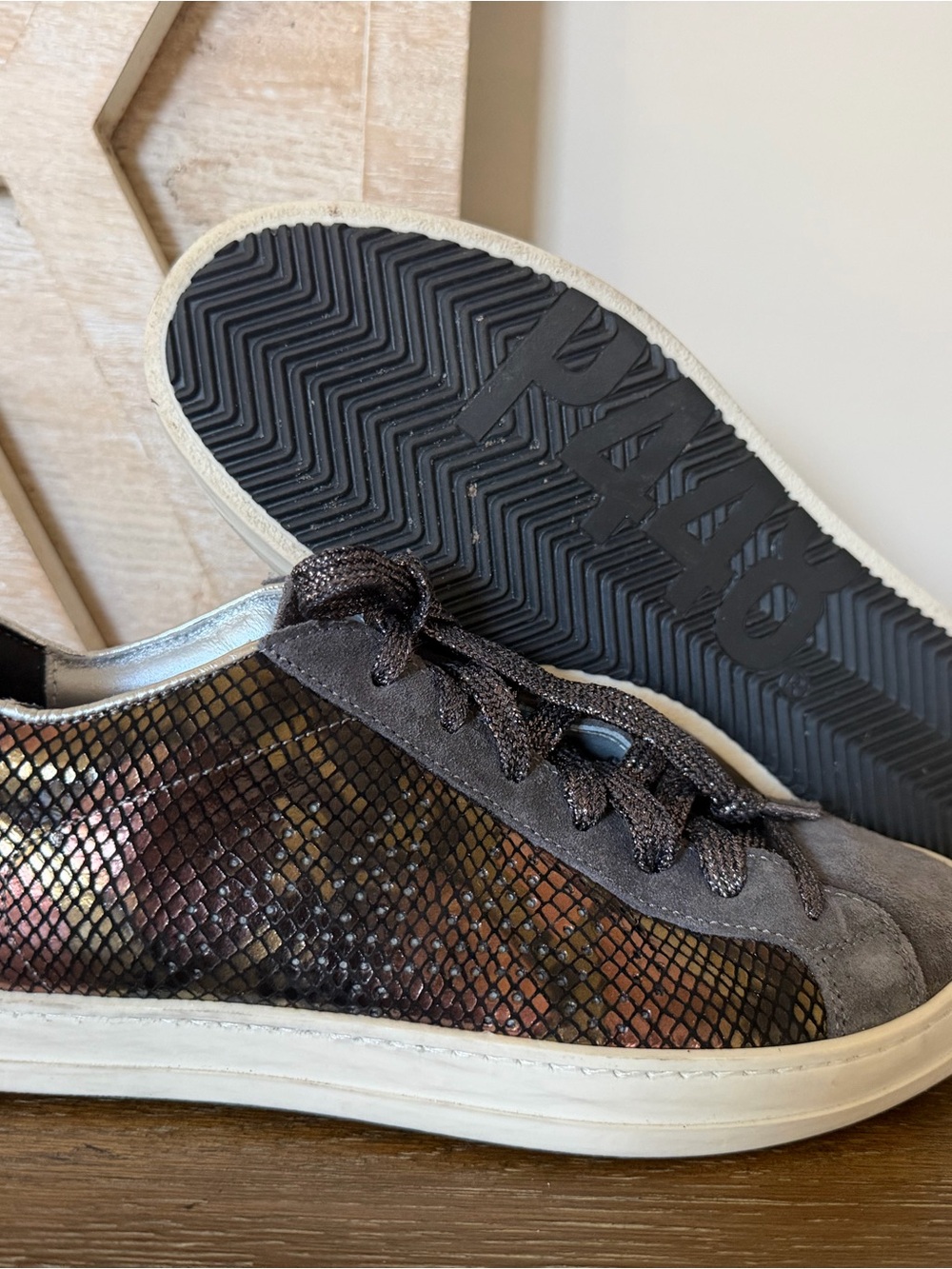 P448 woman’s John sneaker Silver Gray & plum Size-39-8.5-9 - Picture 2 of 6